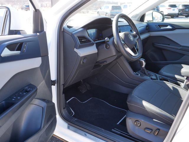 Certified 2023 Volkswagen Taos SE w/ Panoramic Sunroof Package image 12