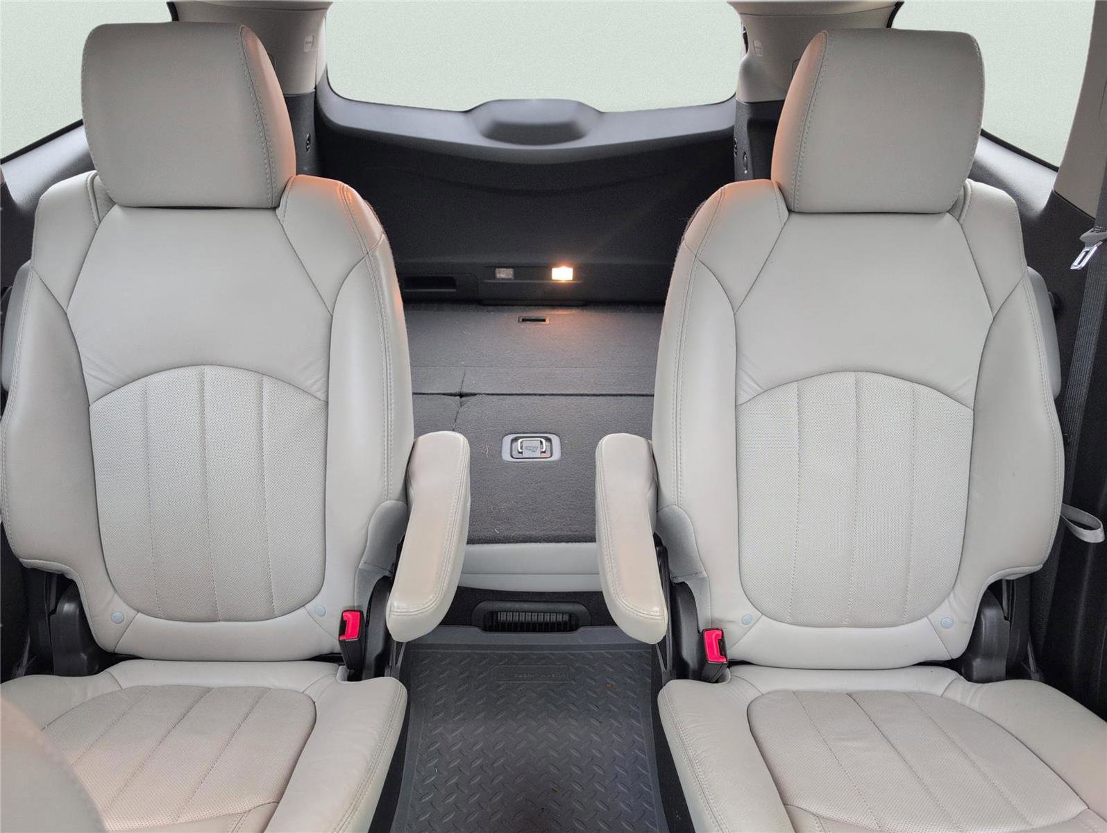 Used 2011 Chevrolet Traverse LTZ image 22