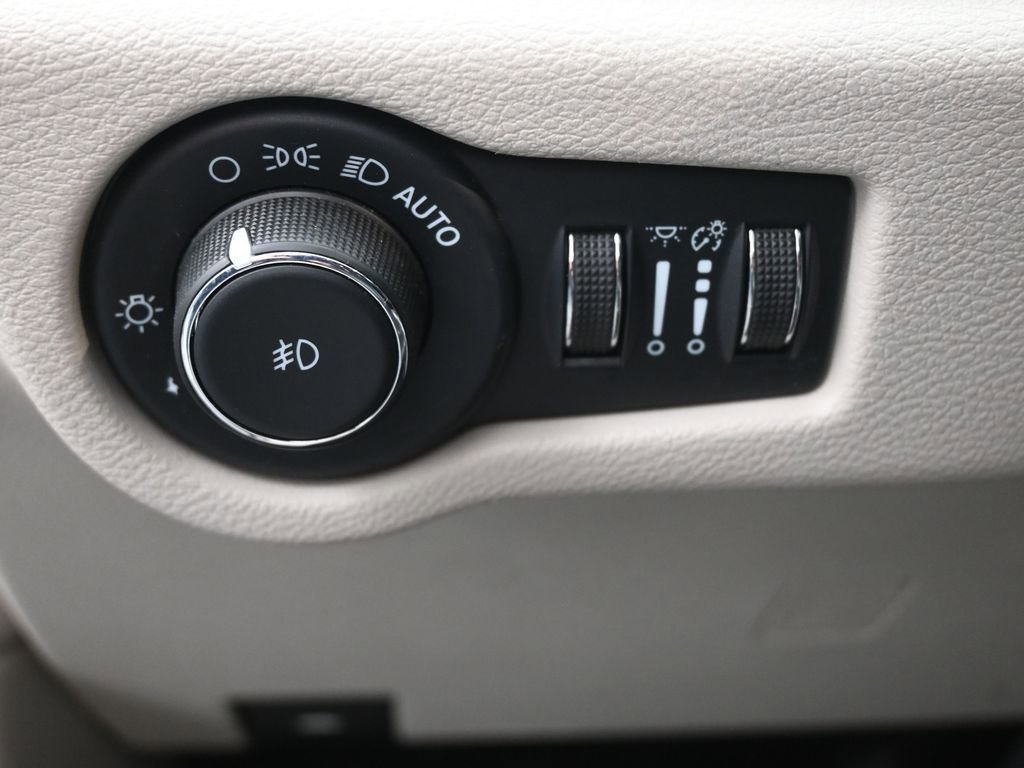 Used 2023 Chrysler Pacifica Touring-L image 20