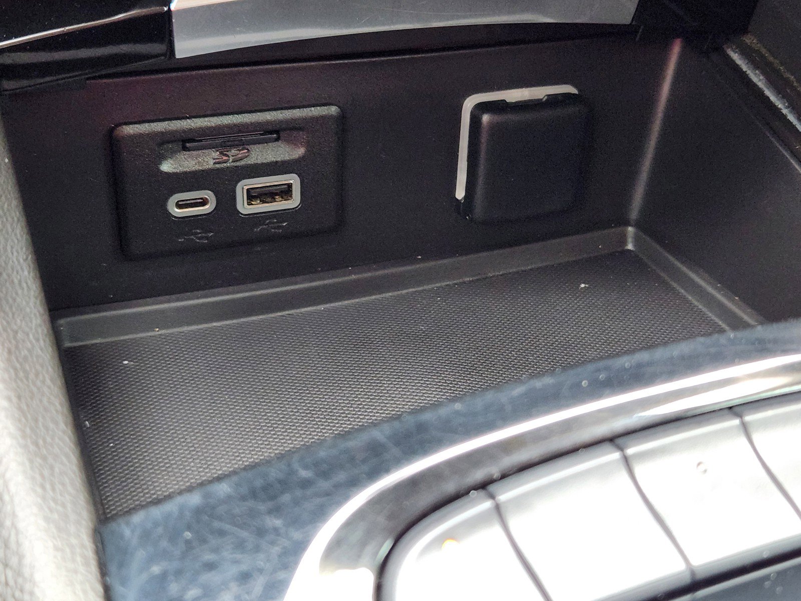 Used 2021 Buick Envision Essence w/ Technology Package I FWD image 17