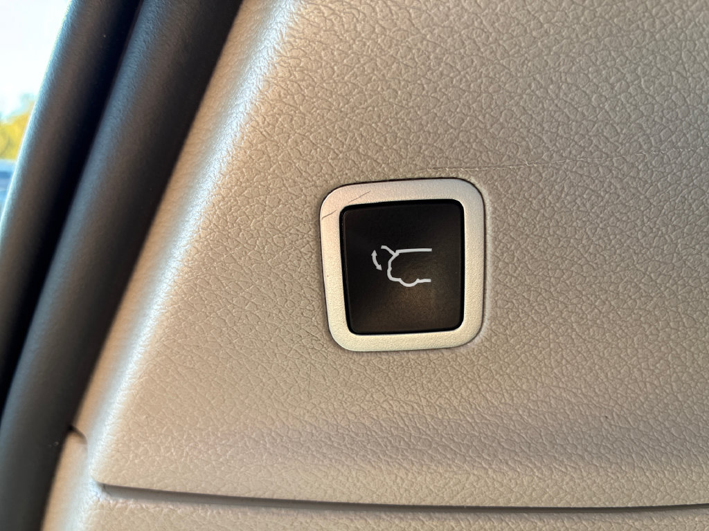 Used 2023 Chrysler Pacifica Touring-L FWD image 32