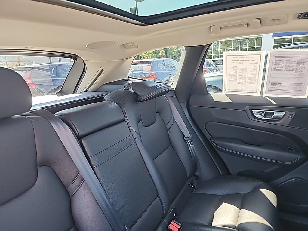 Used 2021 Volvo XC60 T5 Momentum w/ Protection Package AWD/4WD image 17