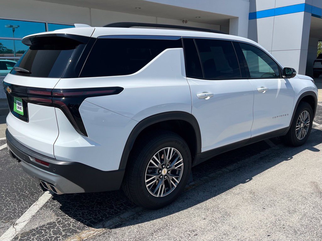 Used 2025 Chevrolet Traverse LT AWD/4WD image 4