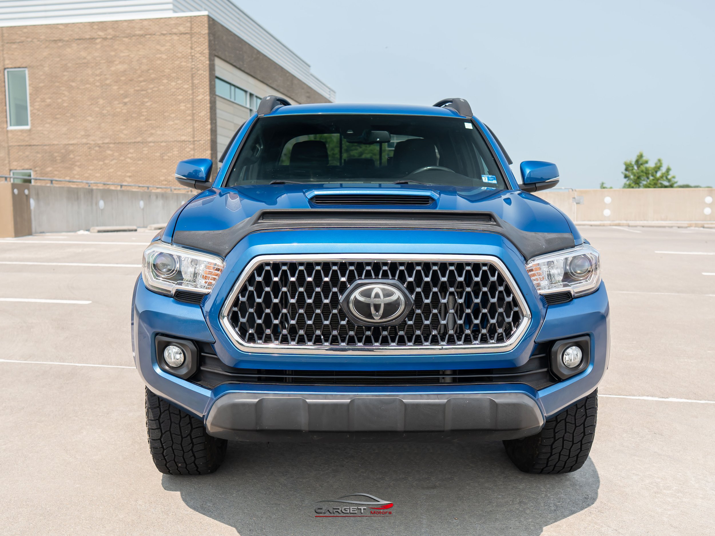 Used 2018 Toyota Tacoma TRD Sport AWD/4WD image 2