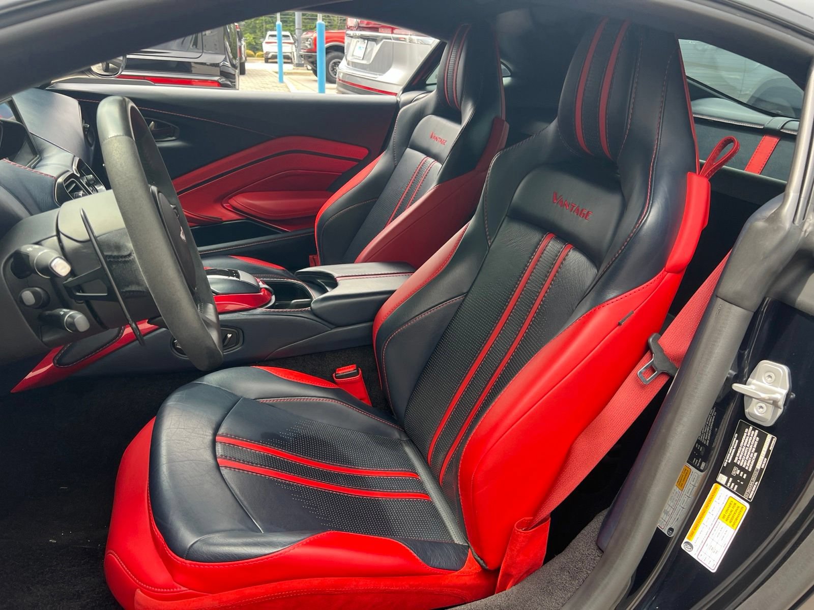 Used 2020 Aston Martin V8 Vantage Coupe RWD image 27