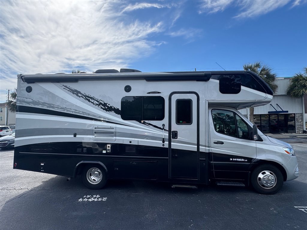 Used 2022 Mercedes-Benz Sprinter 3500 image 9