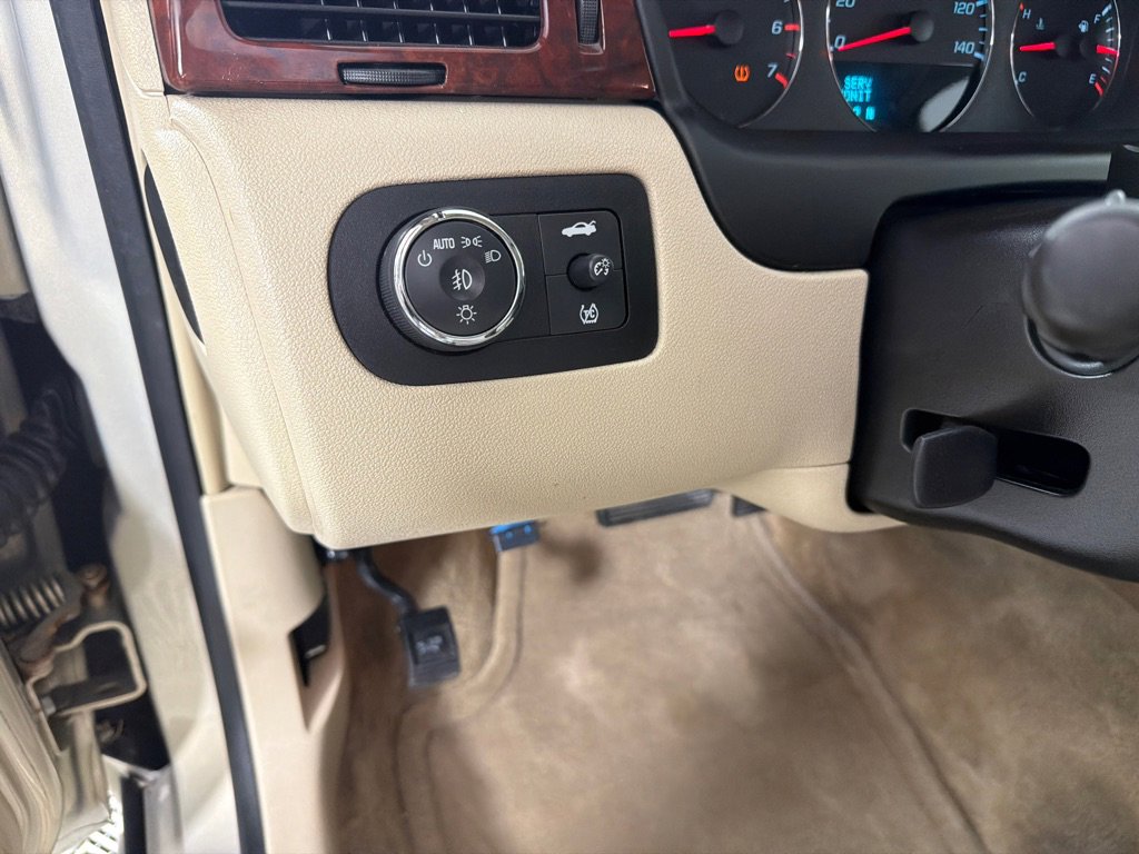 Used 2010 Chevrolet Impala LT FWD image 13