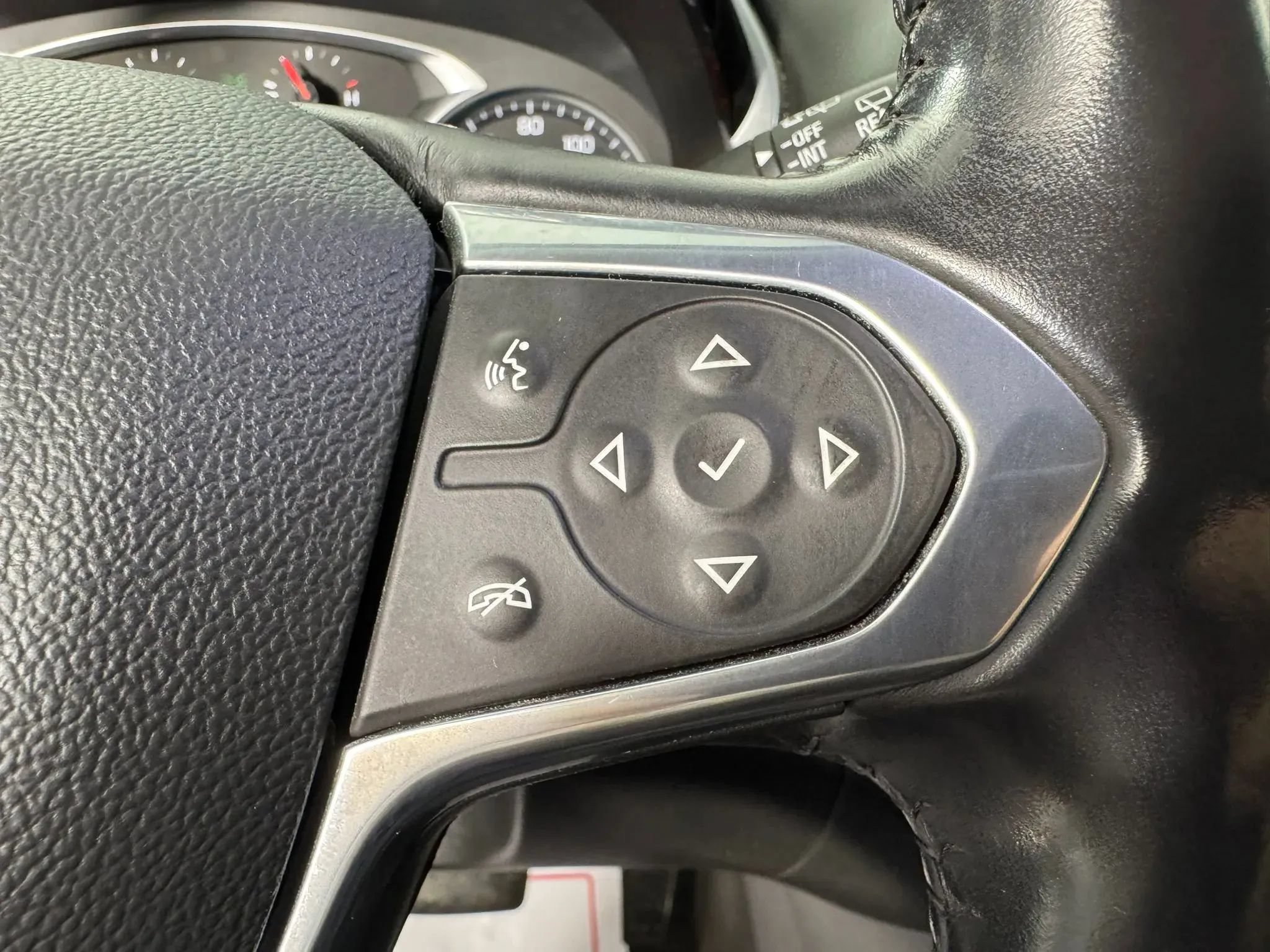 Used 2020 Chevrolet Traverse LT AWD/4WD image 16
