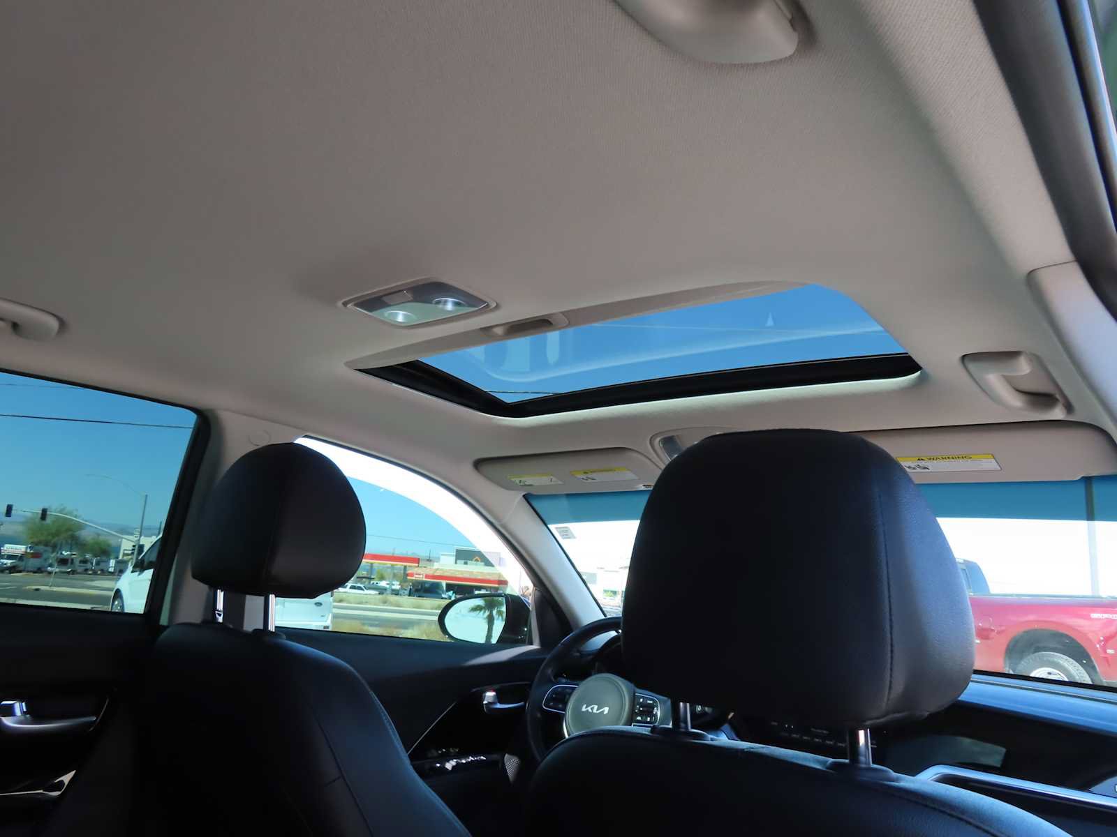 Used 2022 Kia Niro Touring Special Edition FWD image 20