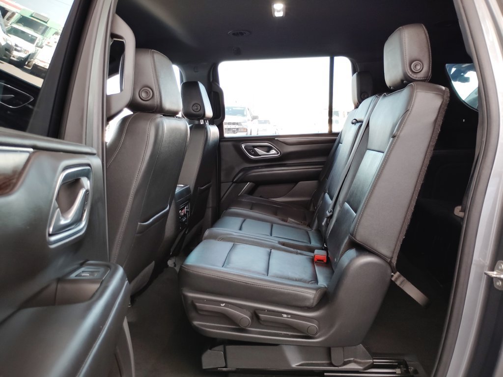 Used 2022 Chevrolet Suburban LT RWD image 21