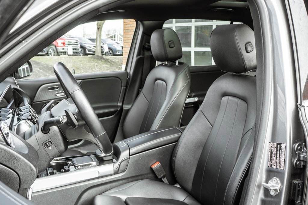 Used 2022 Mercedes-Benz GLB 250 4MATIC w/ Premium Package Lite image 6