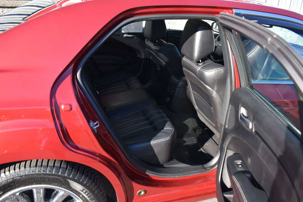 Used 2013 Chrysler 300 S RWD image 23