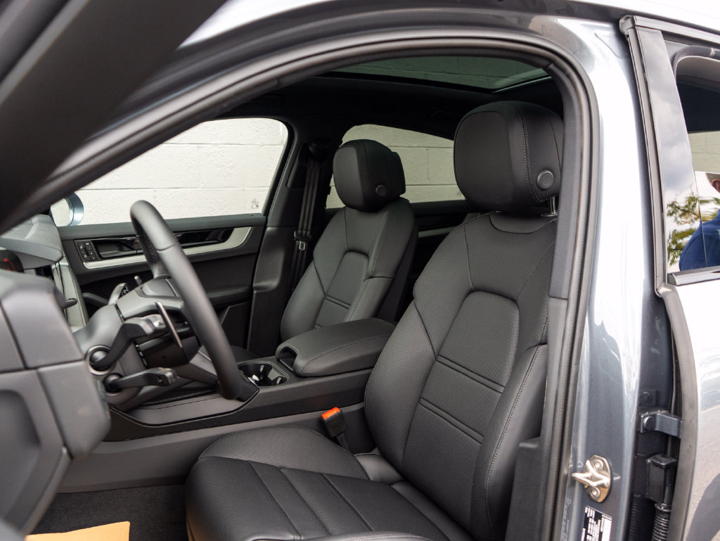 New 2026 Porsche Cayenne Coupe AWD/4WD image 4