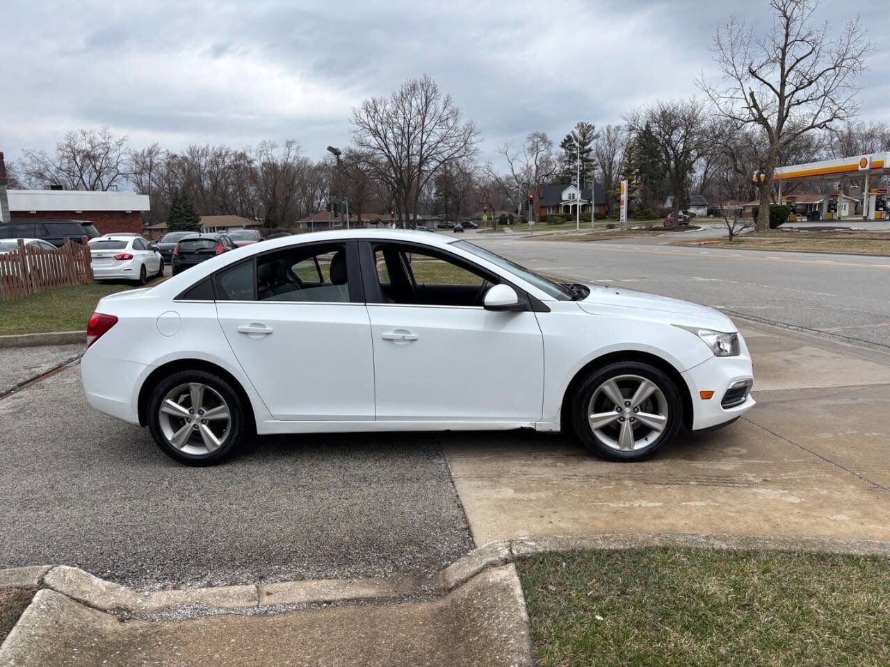 Used 2015 Chevrolet Cruze LT image 20
