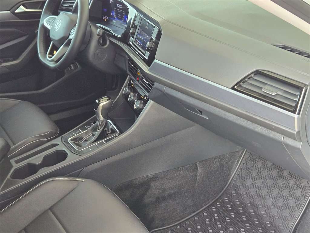 Used 2024 Volkswagen Jetta SE w/ Panoramic Sunroof Package image 24