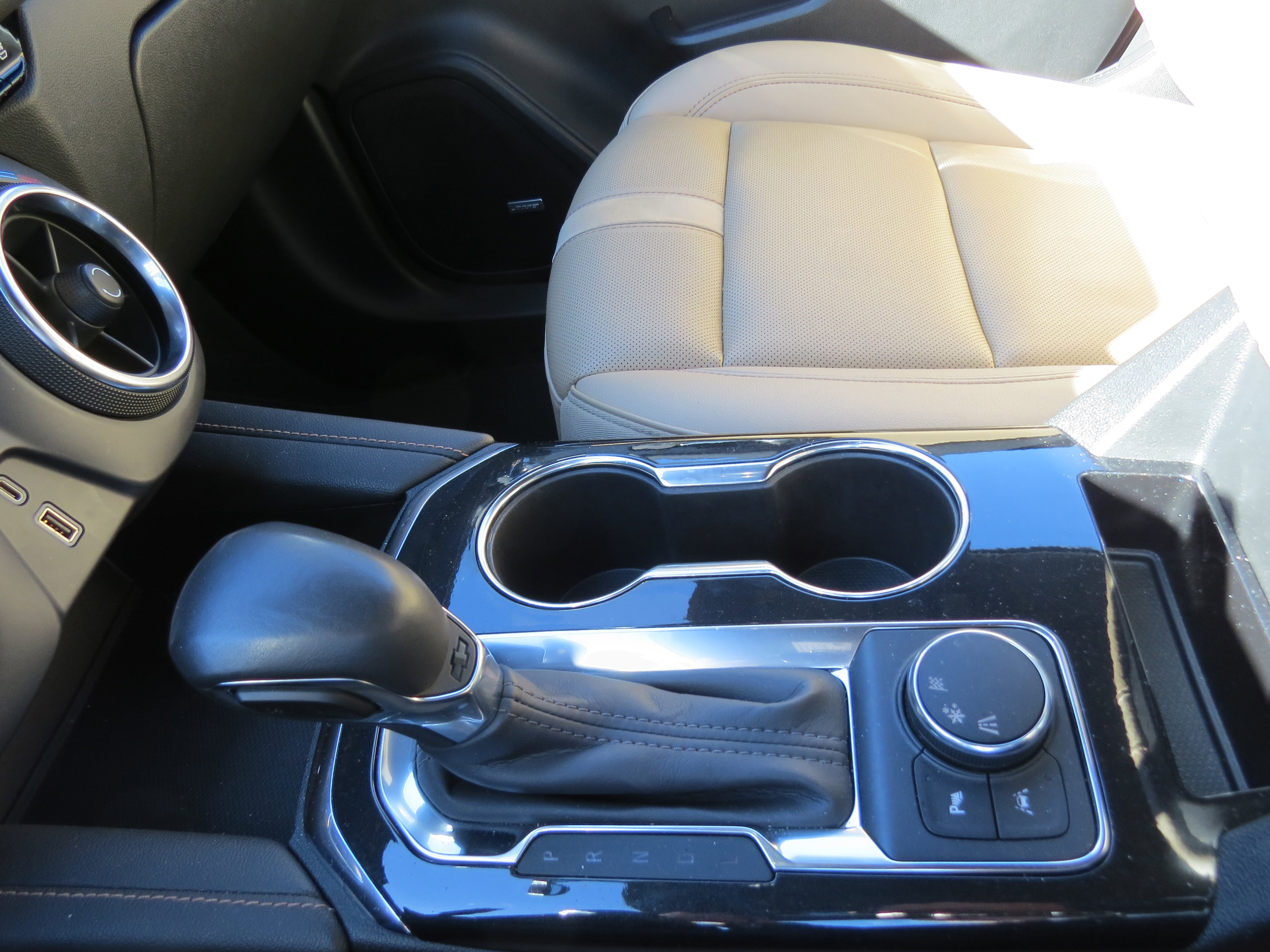 Used 2022 Chevrolet Blazer Premier w/ Enhanced Convenience Package FWD image 22