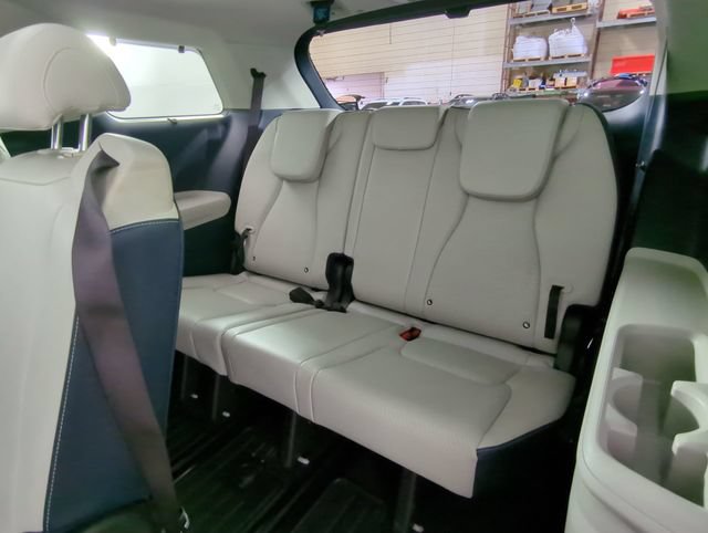 Used 2025 Kia Carnival SX Prestige FWD image 33
