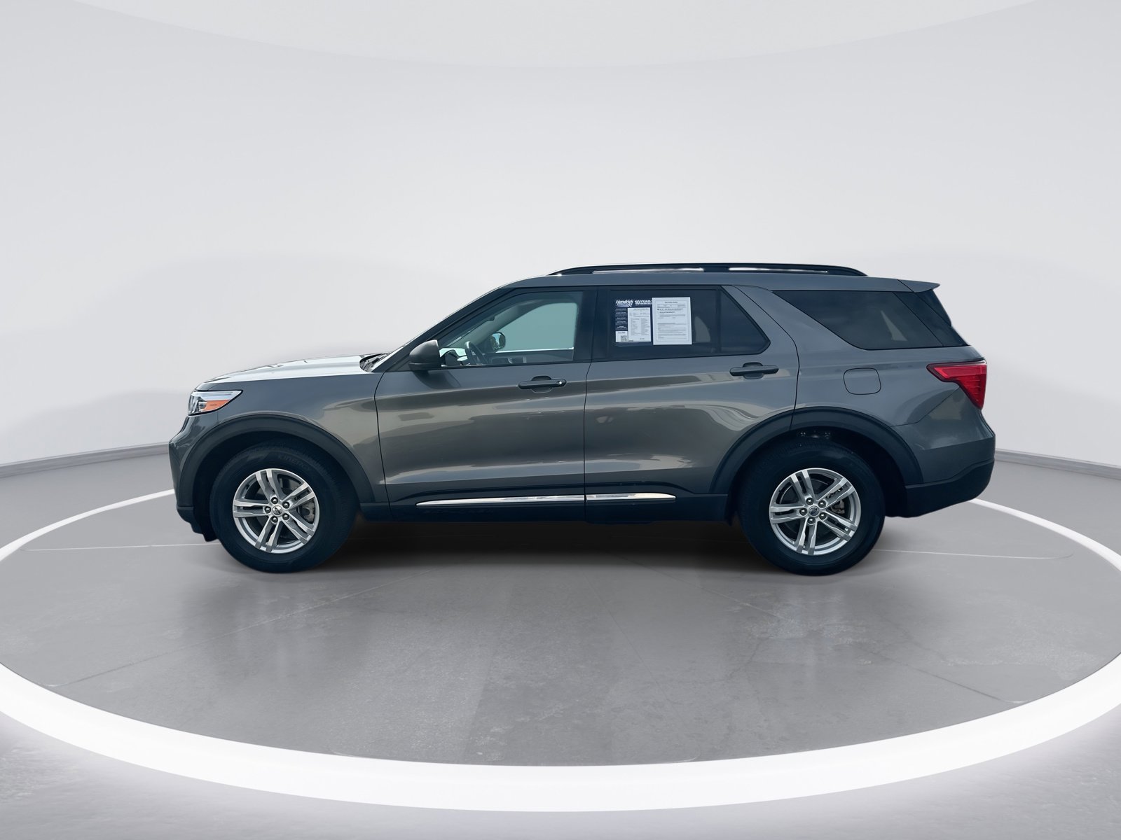 Used 2023 Ford Explorer XLT RWD image 6