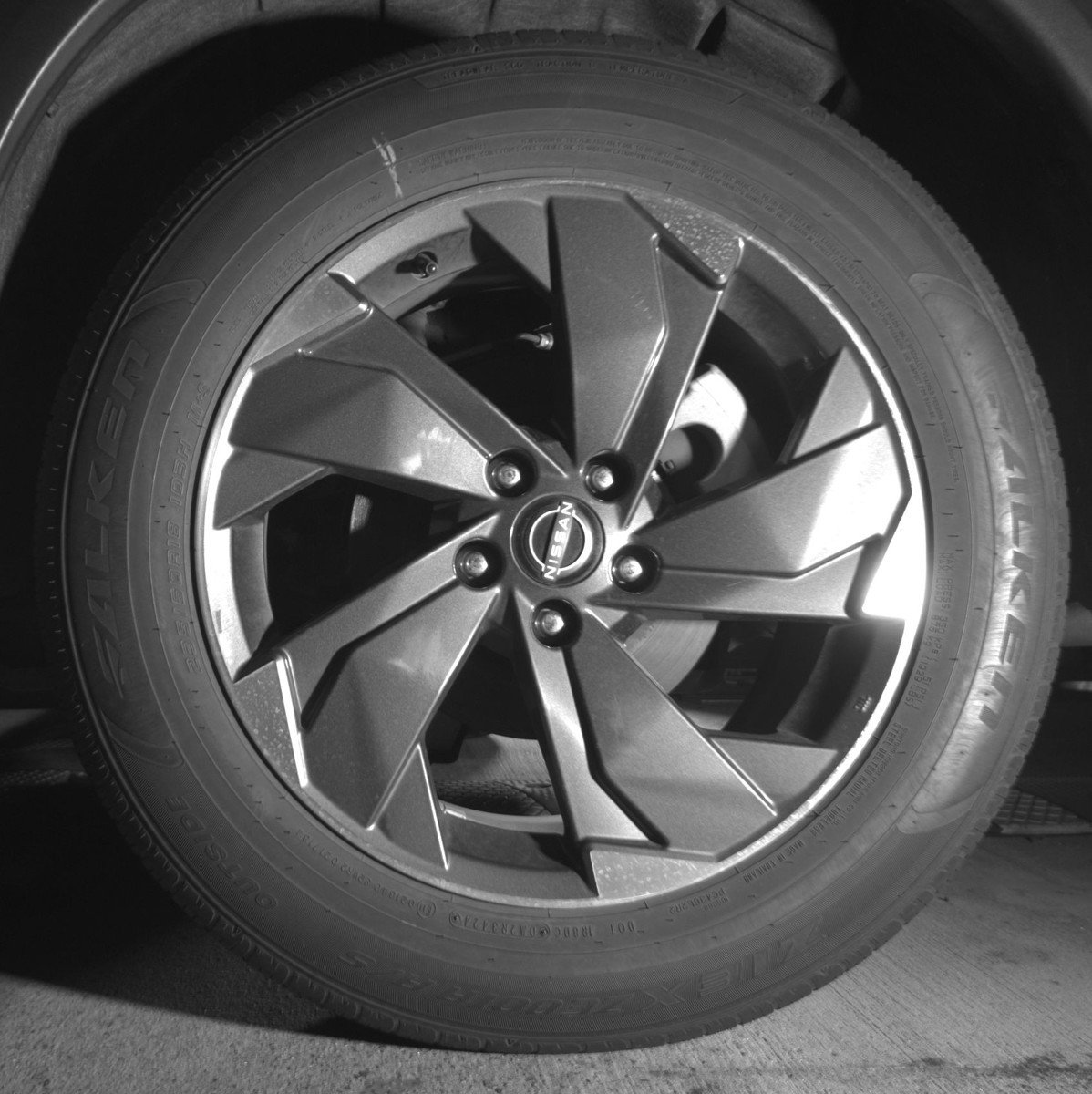 Used 2025 Nissan Rogue SV FWD image 14
