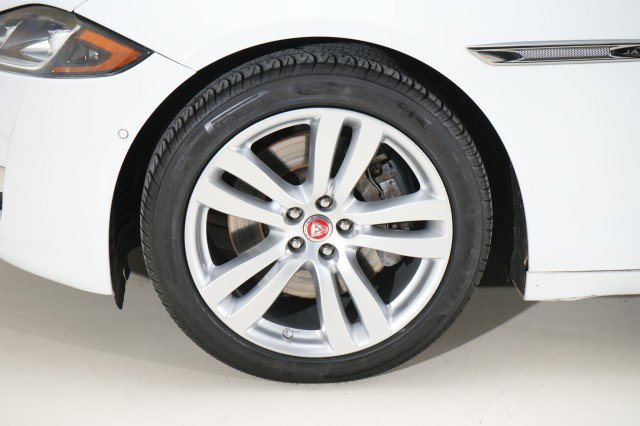 Used 2016 Jaguar XJ L Portfolio image 25