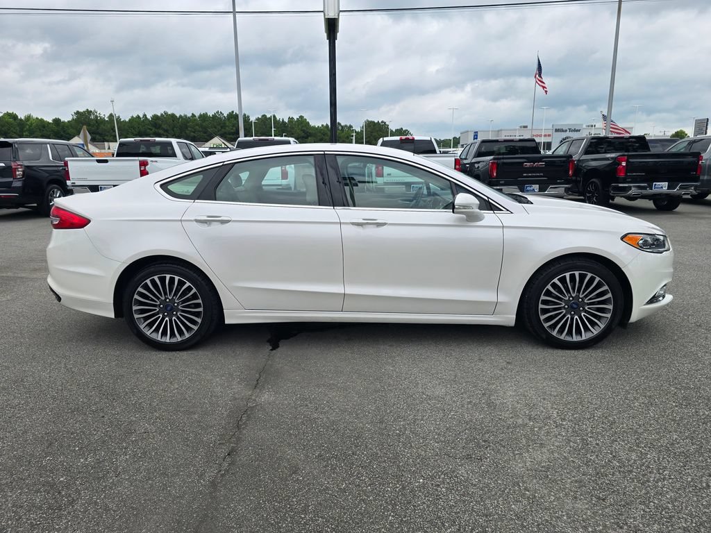 Used 2017 Ford Fusion SE w/ Fusion SE Technology Package FWD image 6
