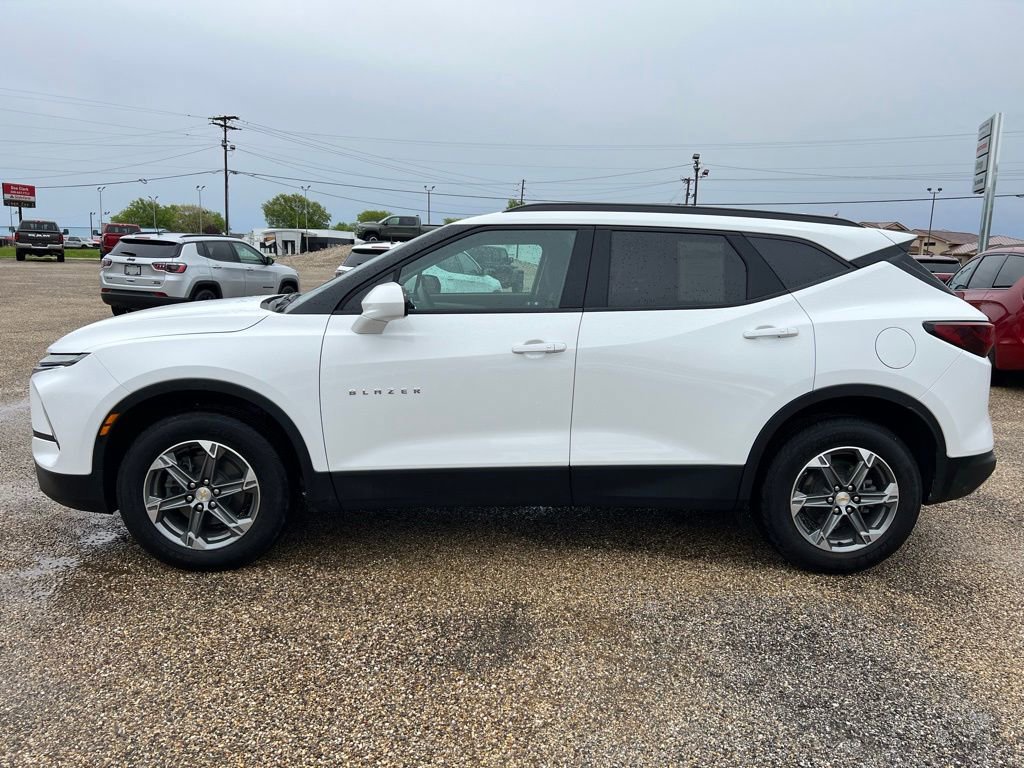 Used 2024 Chevrolet Blazer LT w/ Convenience Package FWD image 2