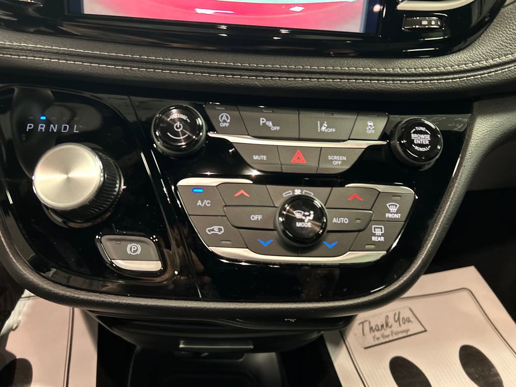 New 2027 Chrysler Pacifica Select FWD image 17