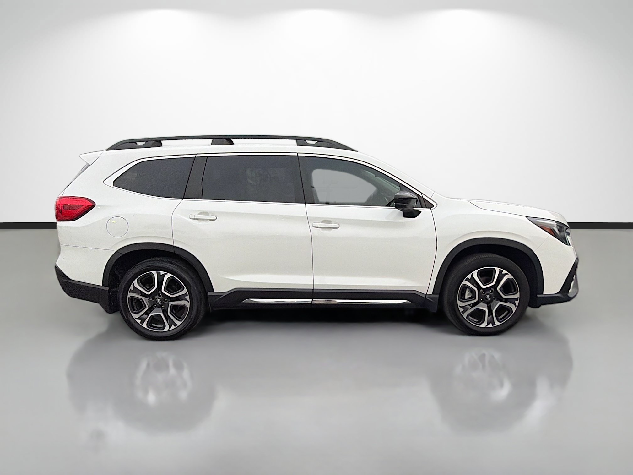 Used 2024 Subaru Ascent Limited w/ Technology Package AWD/4WD image 2
