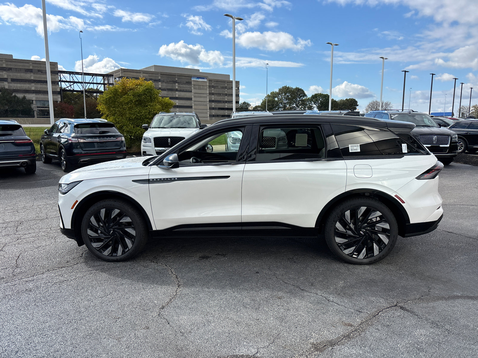 New 2026 Lincoln Nautilus Reserve image 4