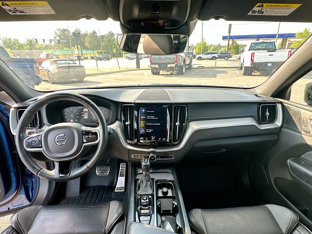 Used 2021 Volvo XC60 T5 R-Design w/ Climate Package AWD/4WD image 3