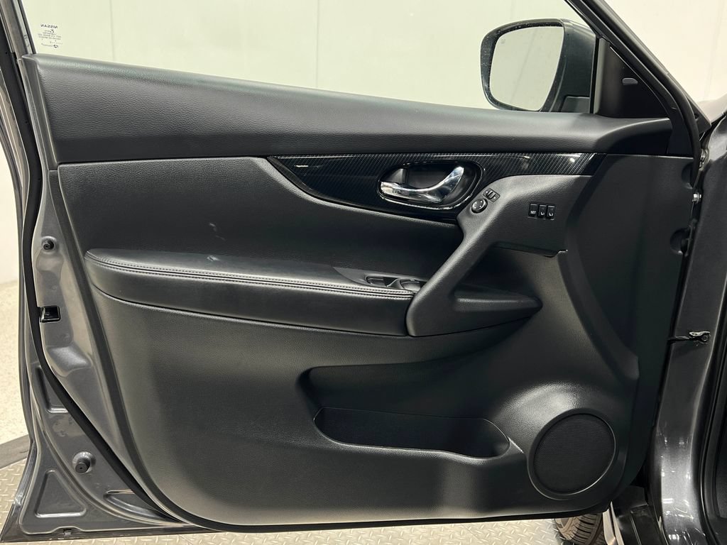 Used 2019 Nissan Rogue SL AWD/4WD image 15