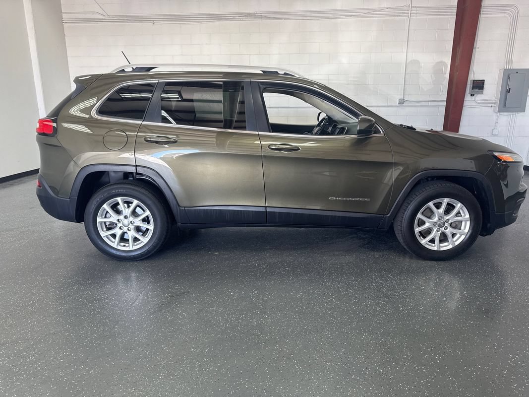 Used 2015 Jeep Cherokee Latitude w/ Comfort/Convenience Group AWD/4WD image 3