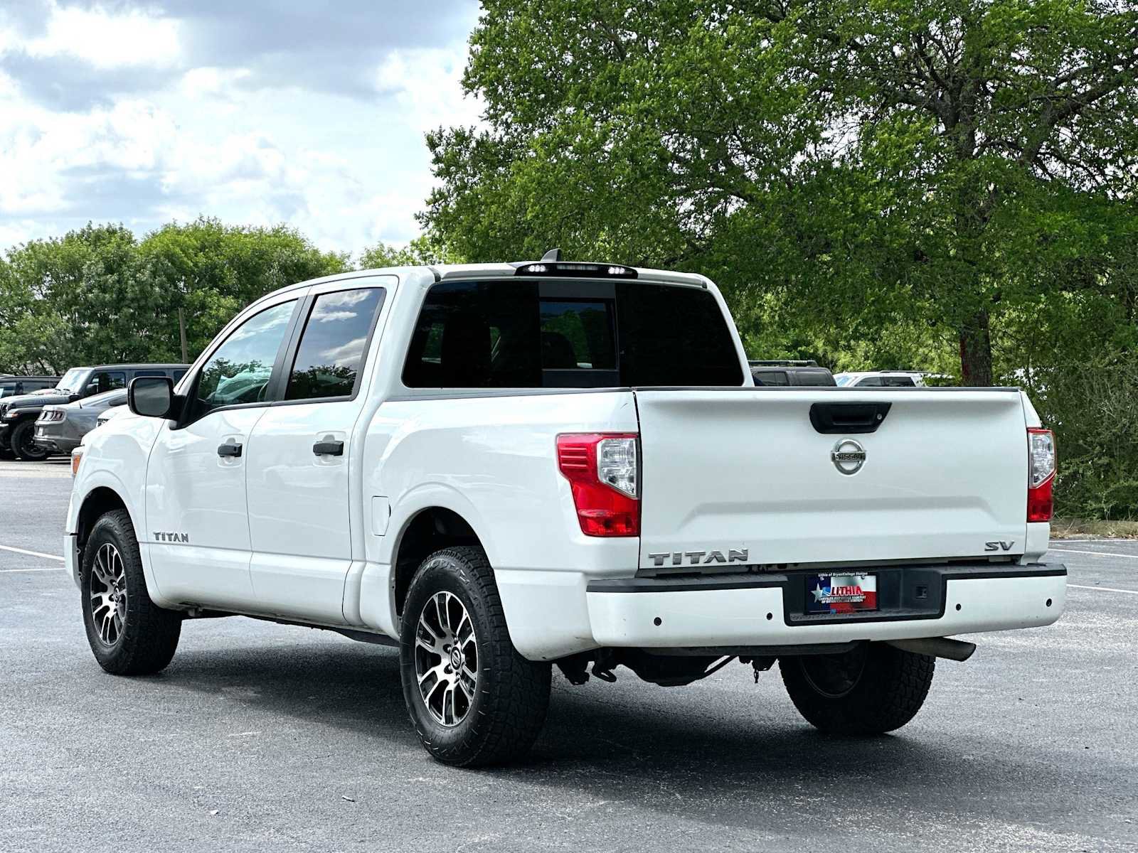 Used 2022 Nissan Titan SV image 13