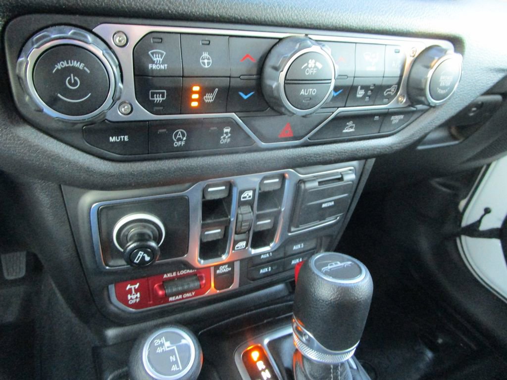 Used 2024 Jeep Gladiator Willys image 37