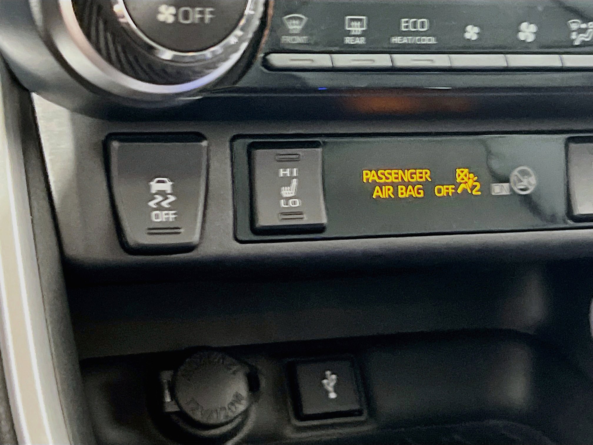 Used 2021 Toyota RAV4 XLE Premium AWD/4WD image 19