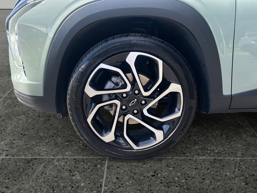 Used 2024 Chevrolet Trax RS w/ Sunroof Package FWD image 4