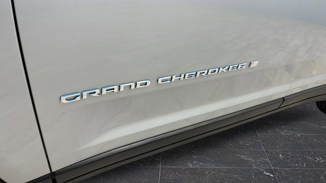 Used 2023 Jeep Grand Cherokee 4WD 4xe image 35