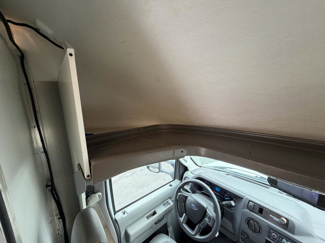 Used 2023 Ford E-450 and Econoline 450 Super Duty w/ Power Windows & Locks Group RWD image 33