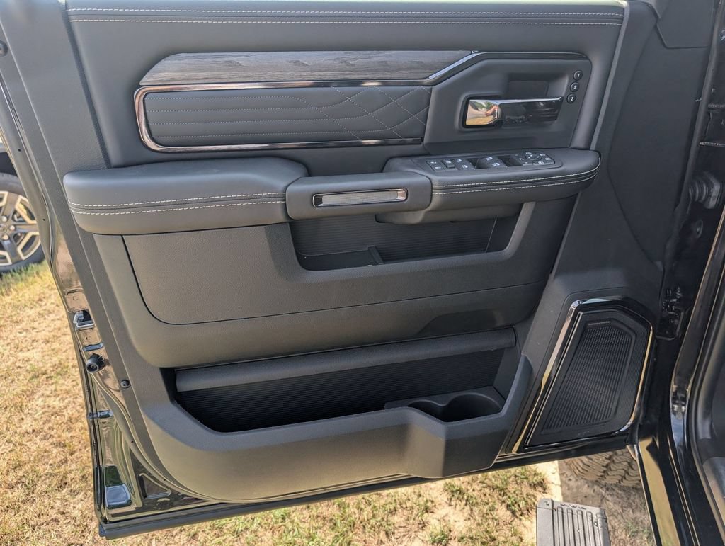 New 2026 RAM 2500 Limited AWD/4WD image 9