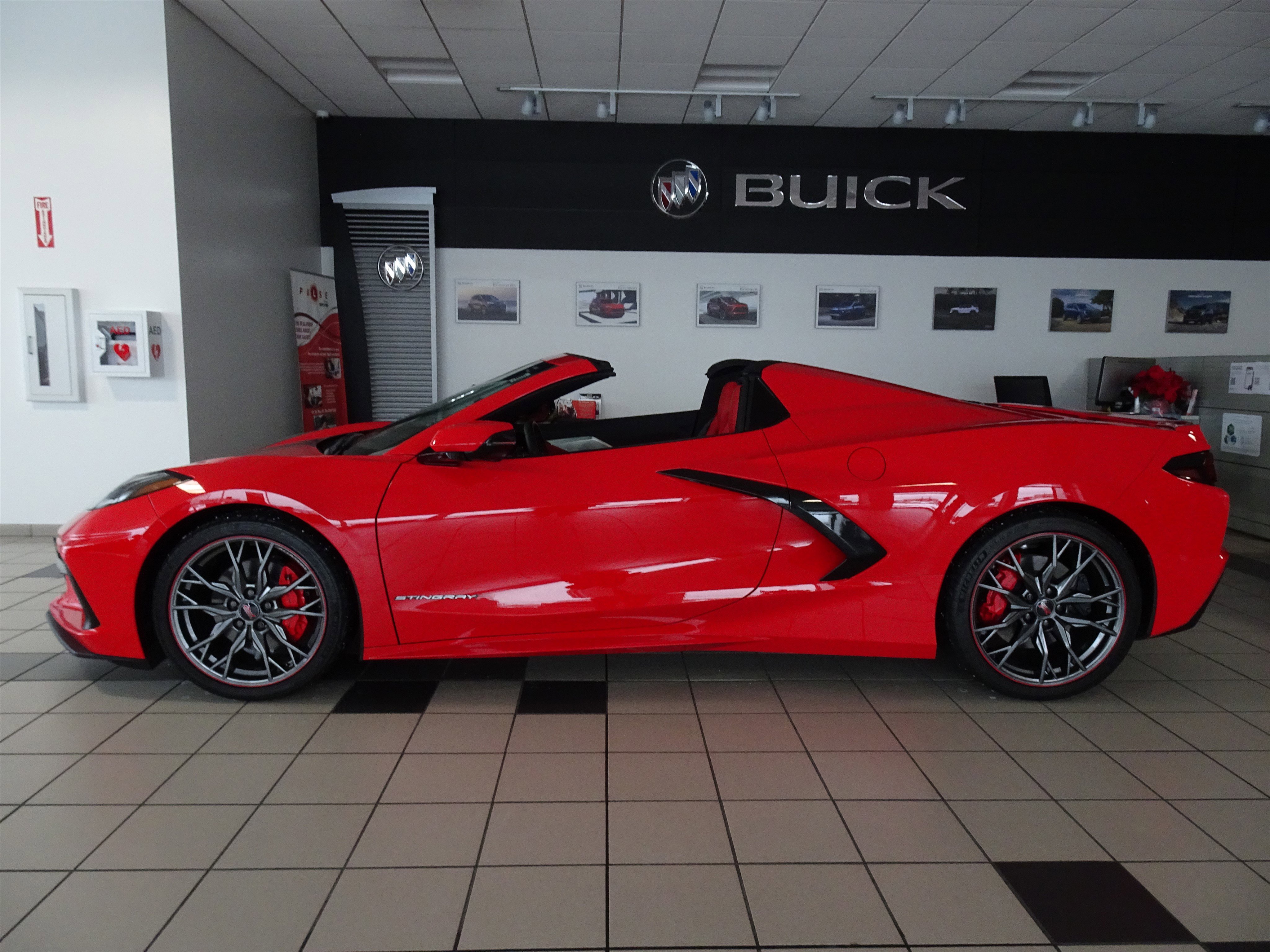 Used 2024 Chevrolet Corvette Stingray Preferred Conv image 9