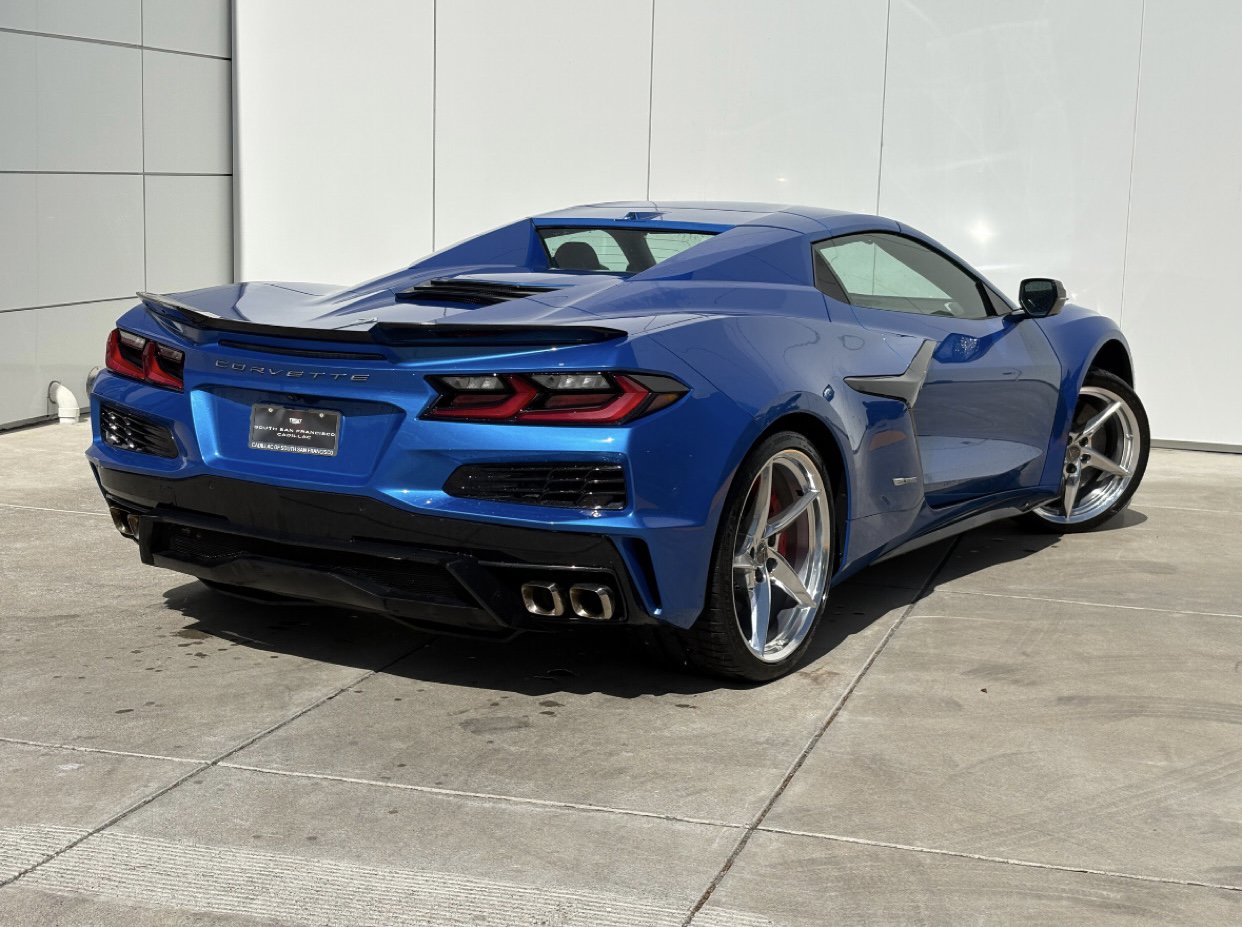 Used 2025 Chevrolet Corvette E-Ray AWD/4WD image 8