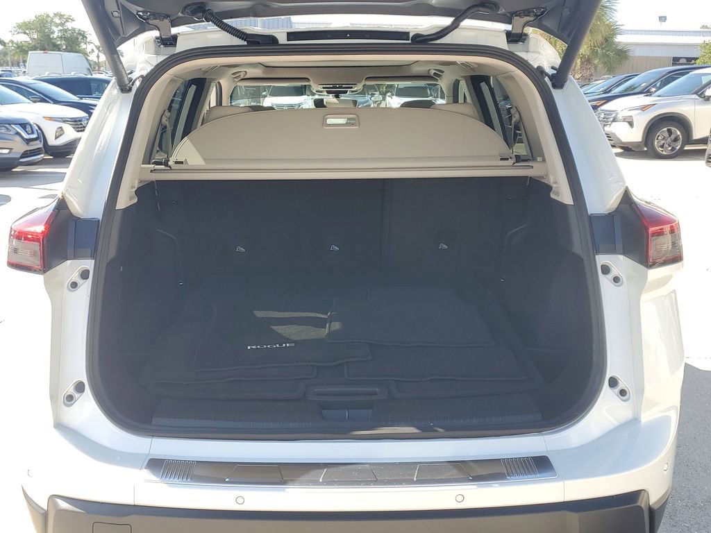 Certified 2026 Nissan Rogue SV w/ SV Premium Package FWD image 12