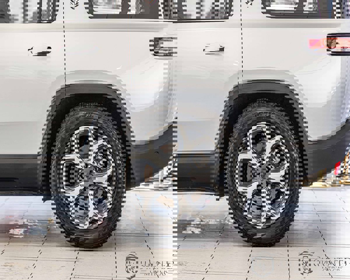 Used 2024 Rivian R1S Adventure image 9