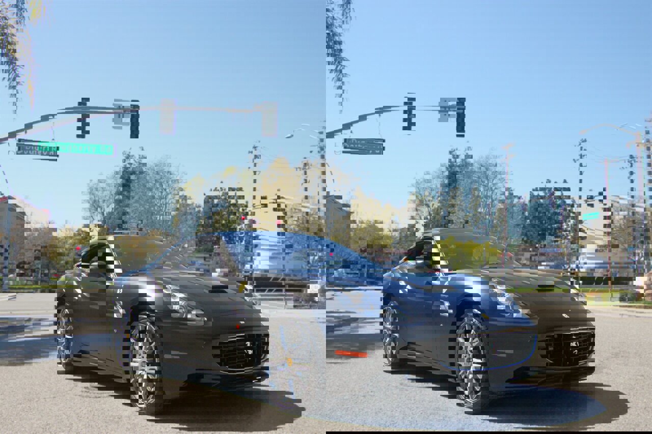 Used 2014 Ferrari California image 2