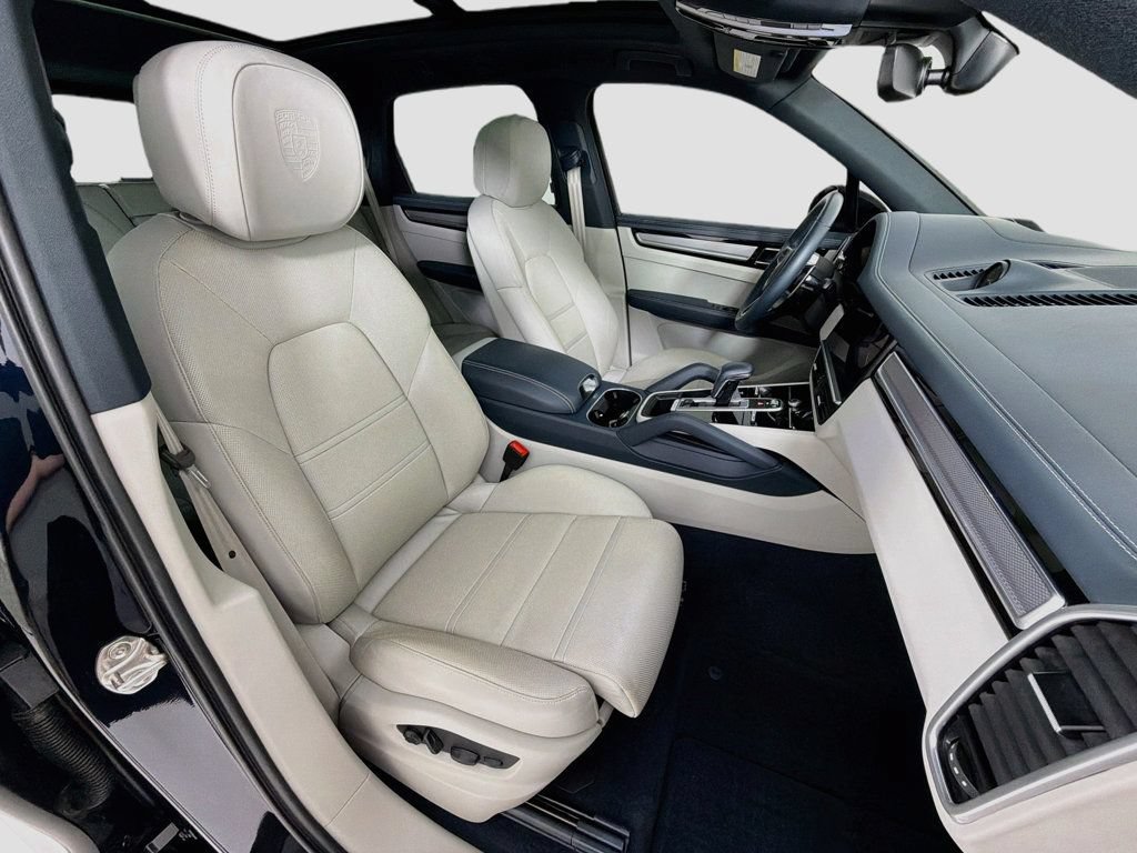 Certified 2023 Porsche Cayenne AWD/4WD image 30