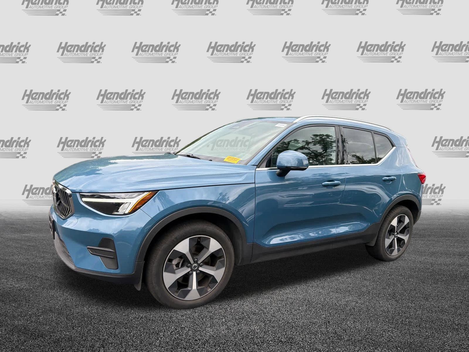 Certified 2025 Volvo XC40 B5 Core AWD/4WD image 8