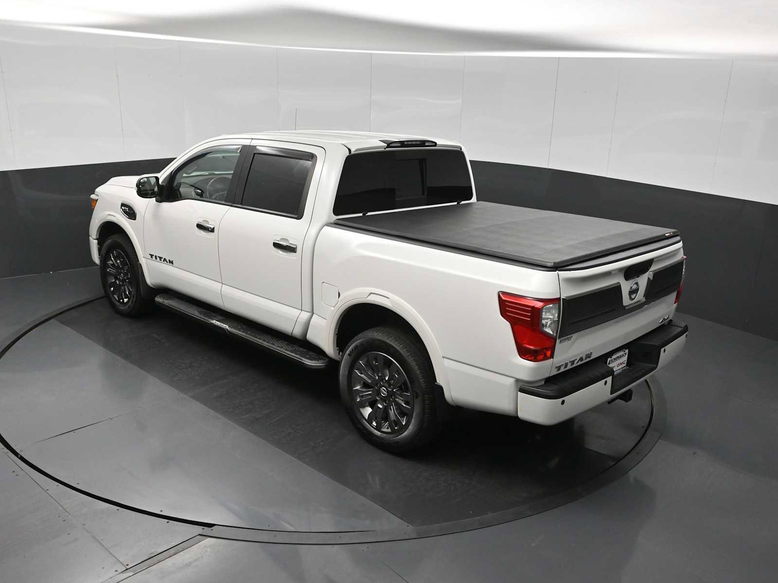 Used 2017 Nissan Titan Platinum Reserve image 18