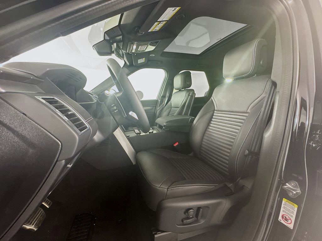 New 2025 Land Rover Discovery Dynamic SE image 20