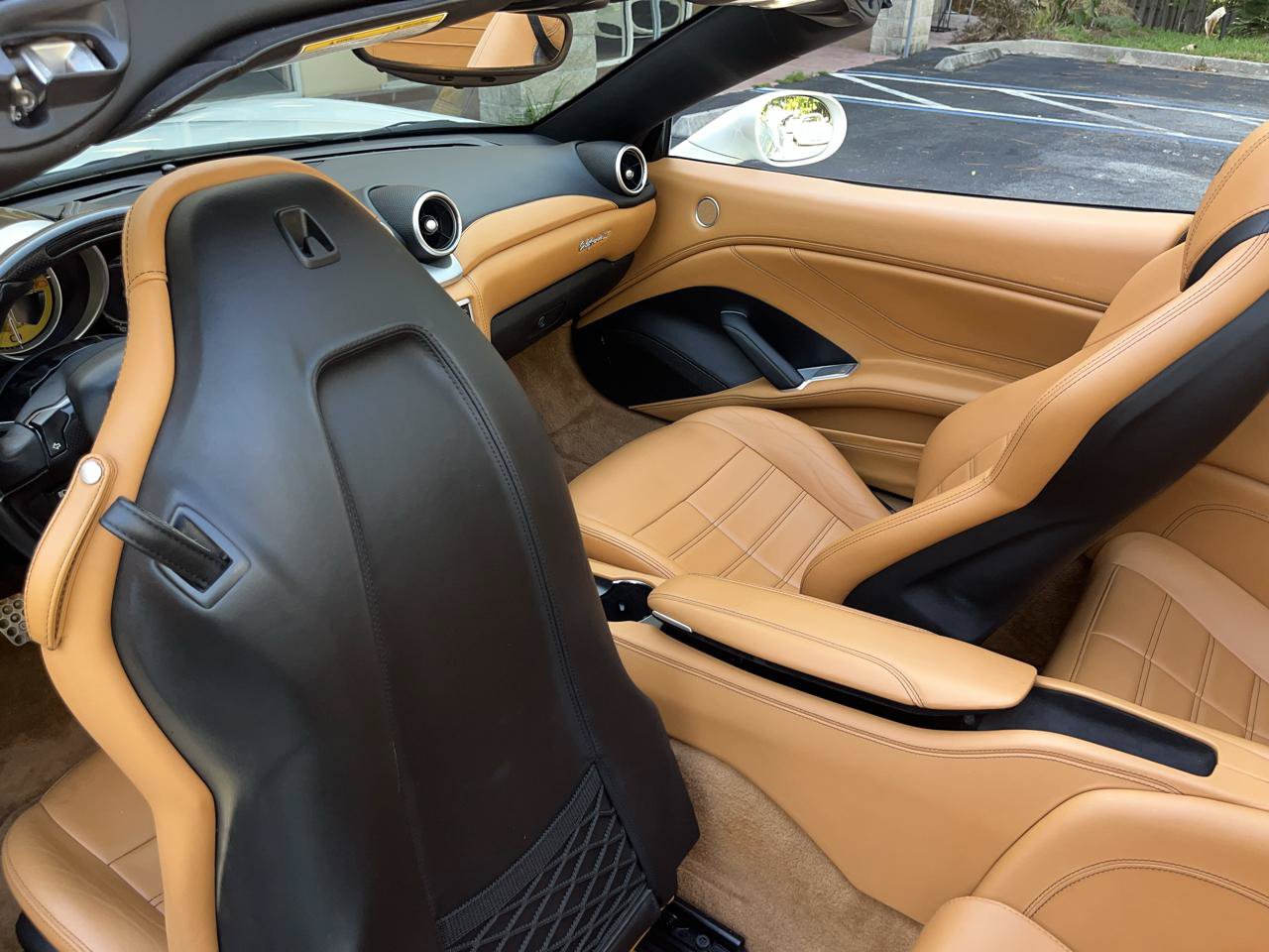 Used 2016 Ferrari California T RWD image 34