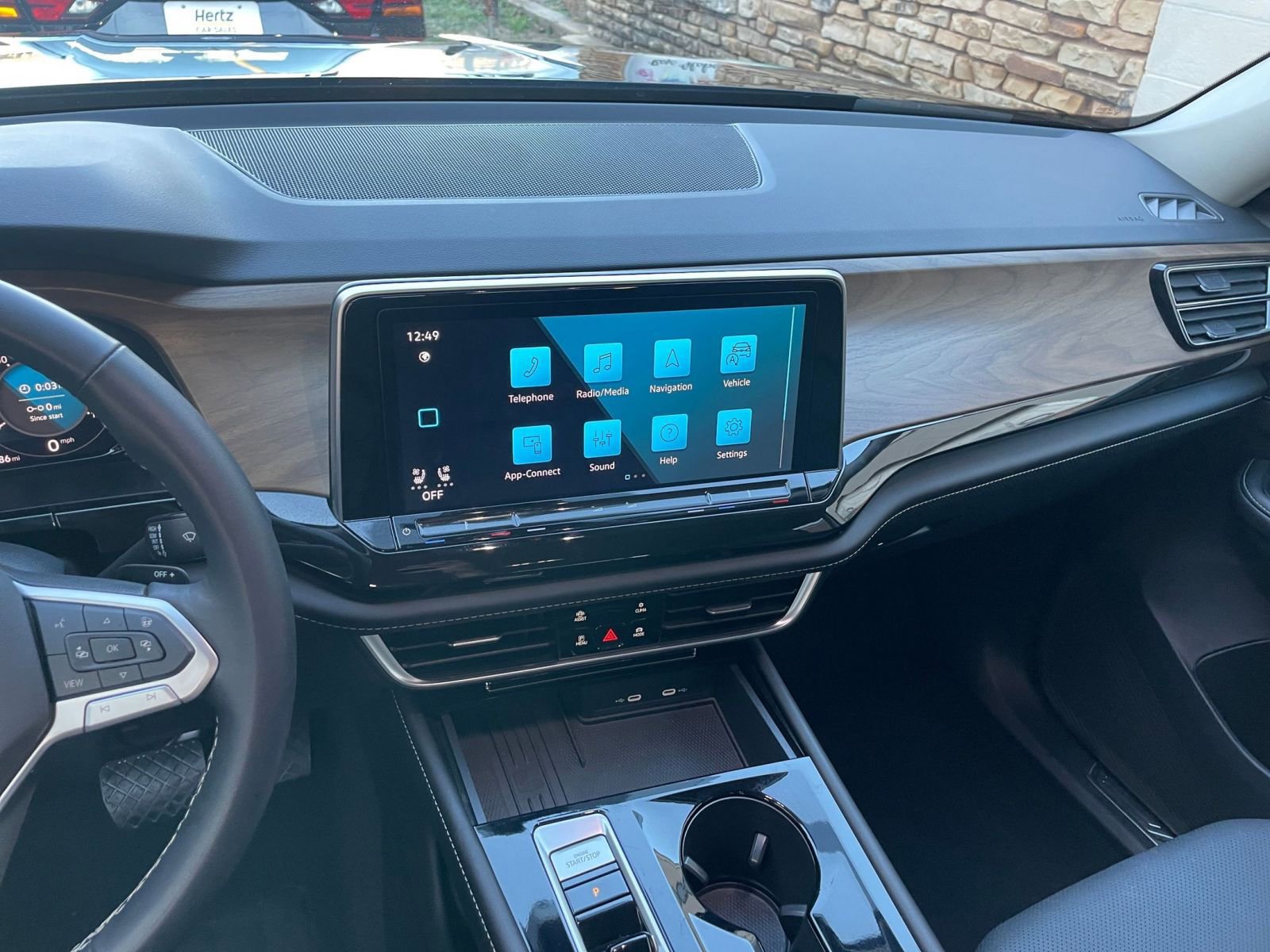 Used 2025 Volkswagen Atlas SE image 18